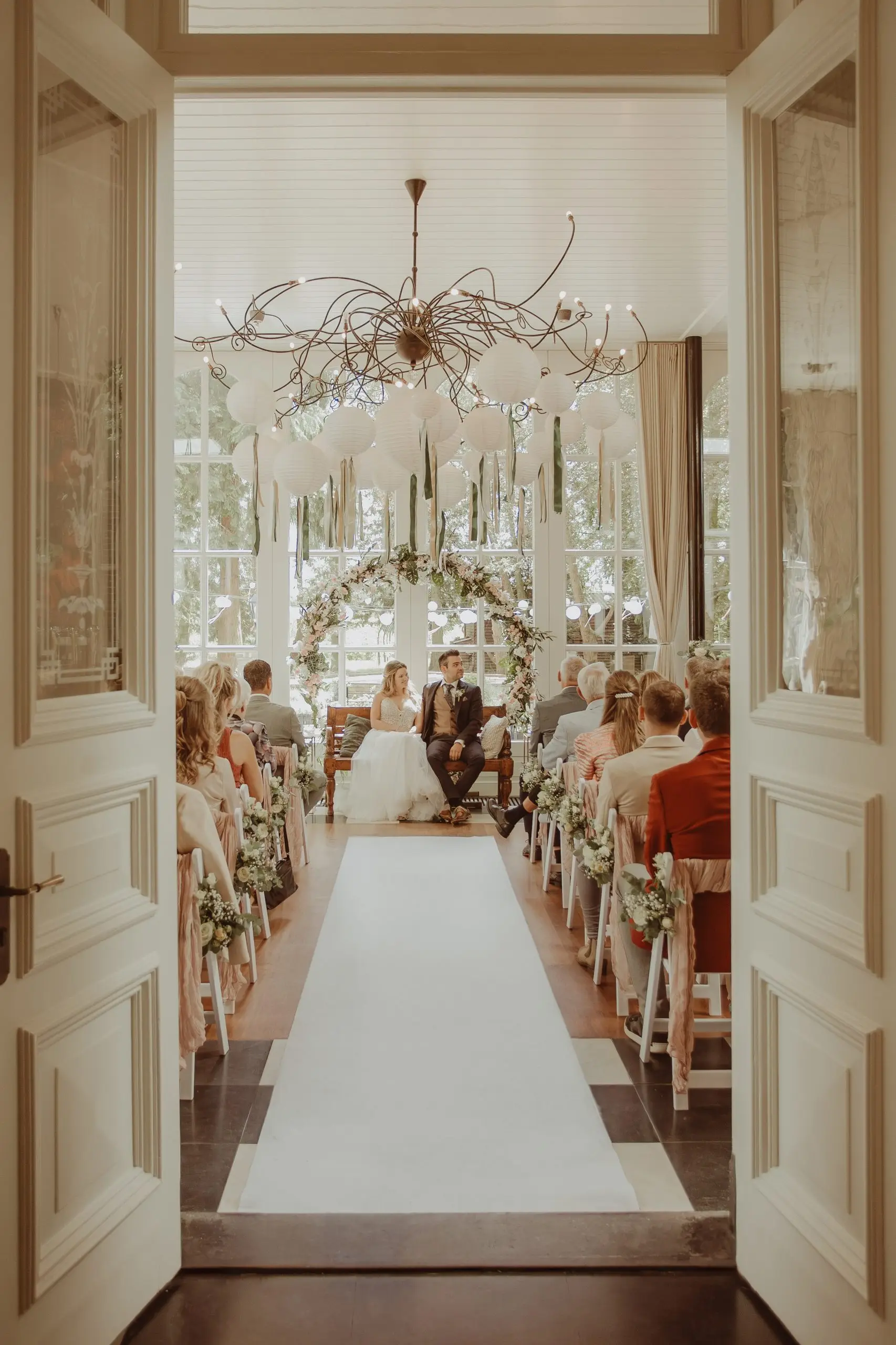 Bruidspaar tijdens hun ceremonie